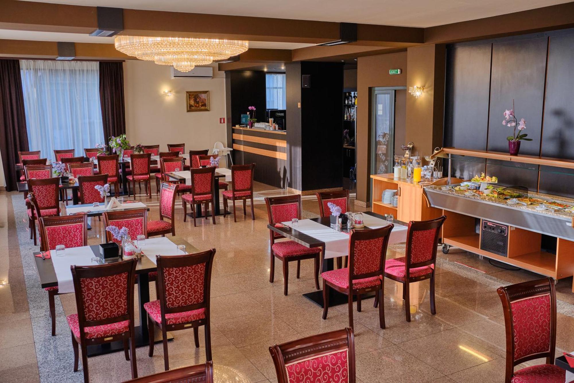 Hotel Regal Braşov Exteriör bild